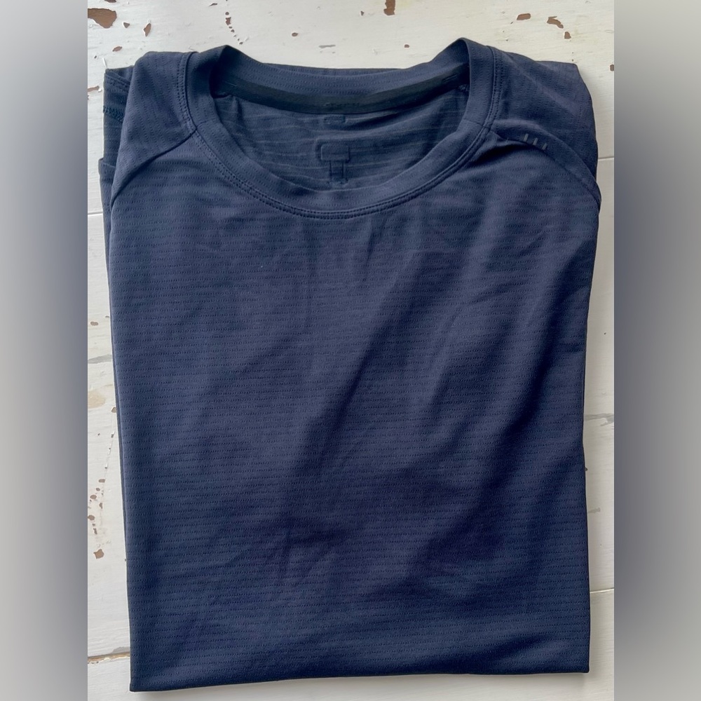 MEN’S LULULEMON TRAINER T SHIRT (set of 2) SIZE LARGE